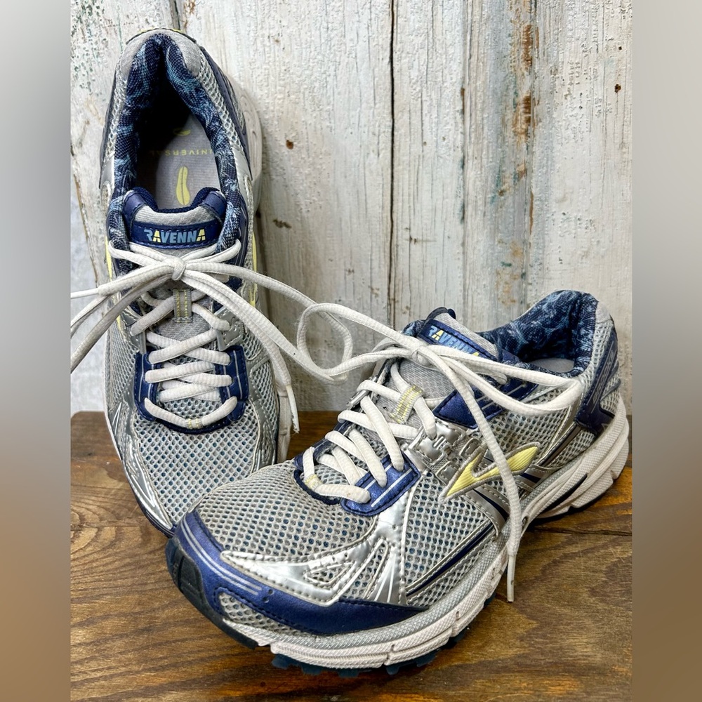 Brooks Womens Ravenna Running Shoes Gray Low Top Go 2 Series Mesh Size 8.5